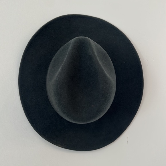 Gigi Pip- Leo wavy brim hat - Picture 2 of 7